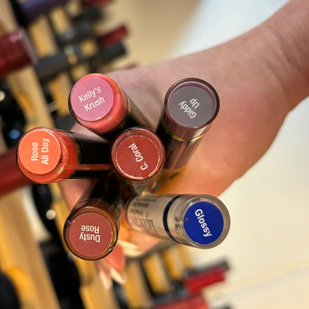 Lipsense bundle, 5 colors, 1 gloss. All unopened!!